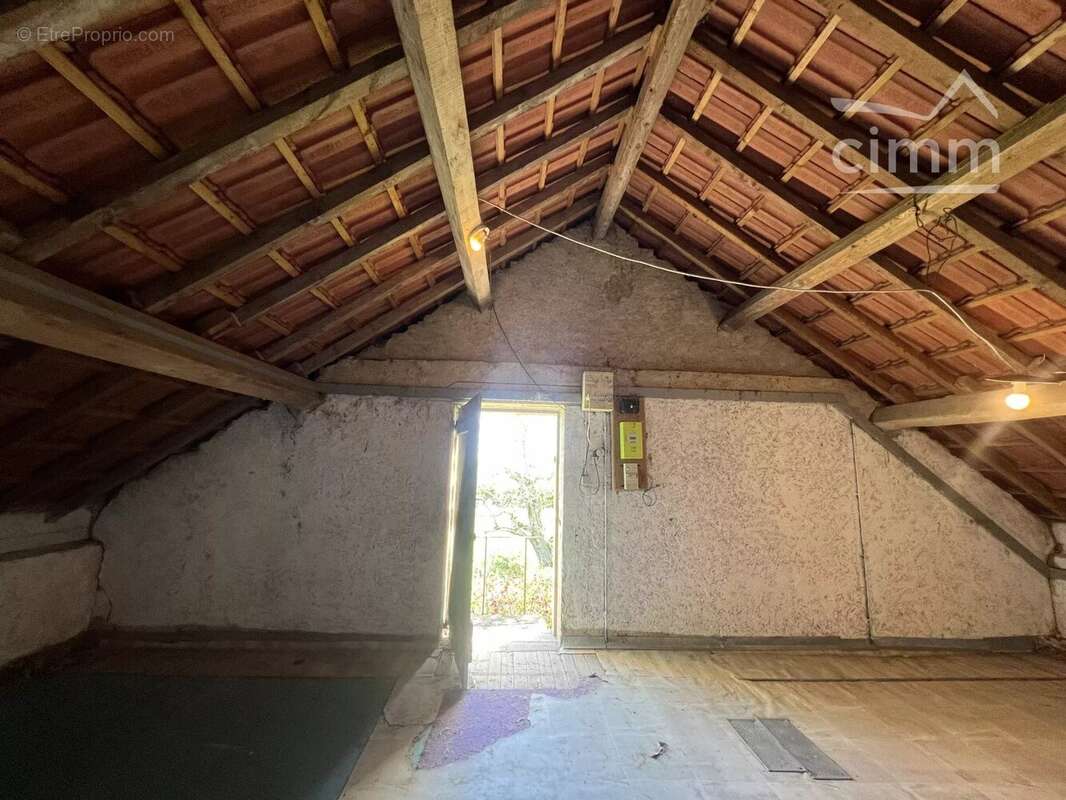 Maison à THIEL-SUR-ACOLIN