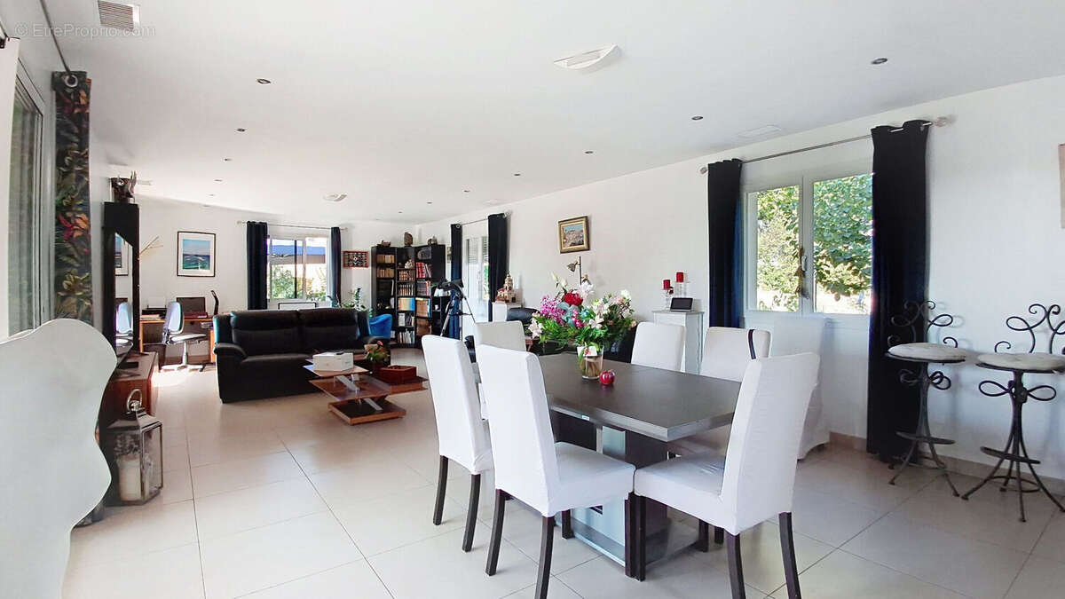 Villa Récente Aramon 5 pièce(s) 135 m² avec piscine - photo 4