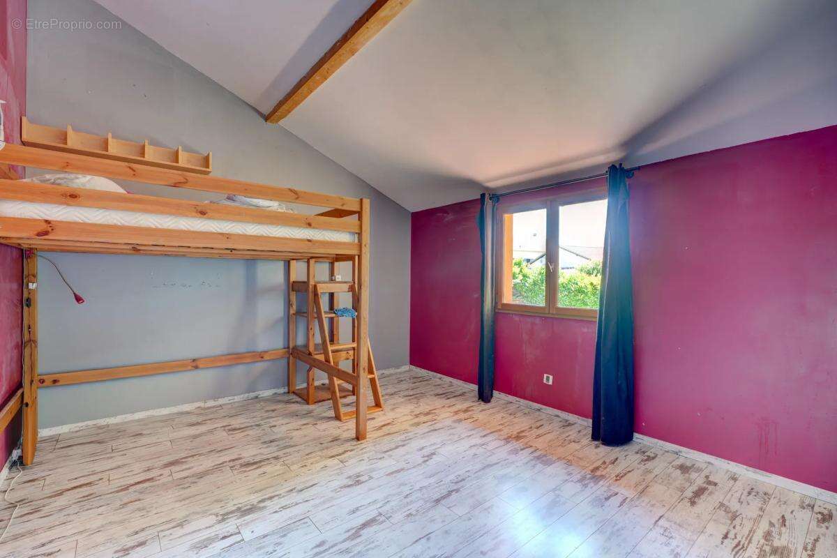 Maison de 8 pièces de 170 m² à Saint-Laurent-de-Mure - photo 11