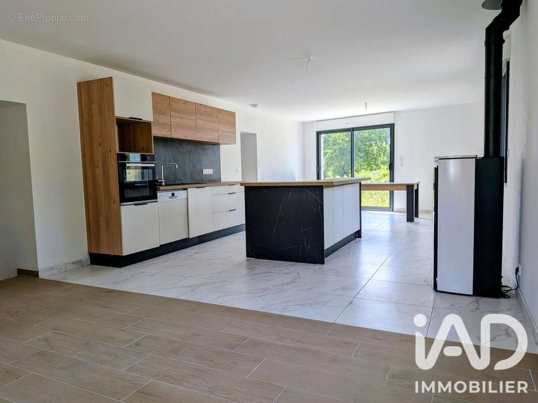 Maison 109 m² à Saint-Ellier-Du-Maine  - photo 3