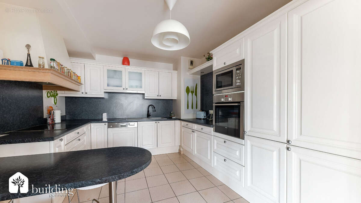 À vendre - Levallois-Perret Centre Mairie - Appartement 5 pièces avec balcon de 127 m² - photo 5