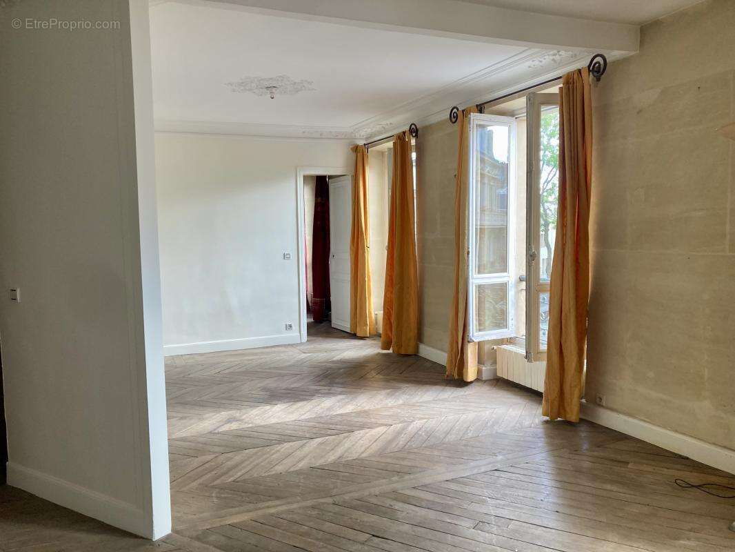 Appartement à PARIS-10E