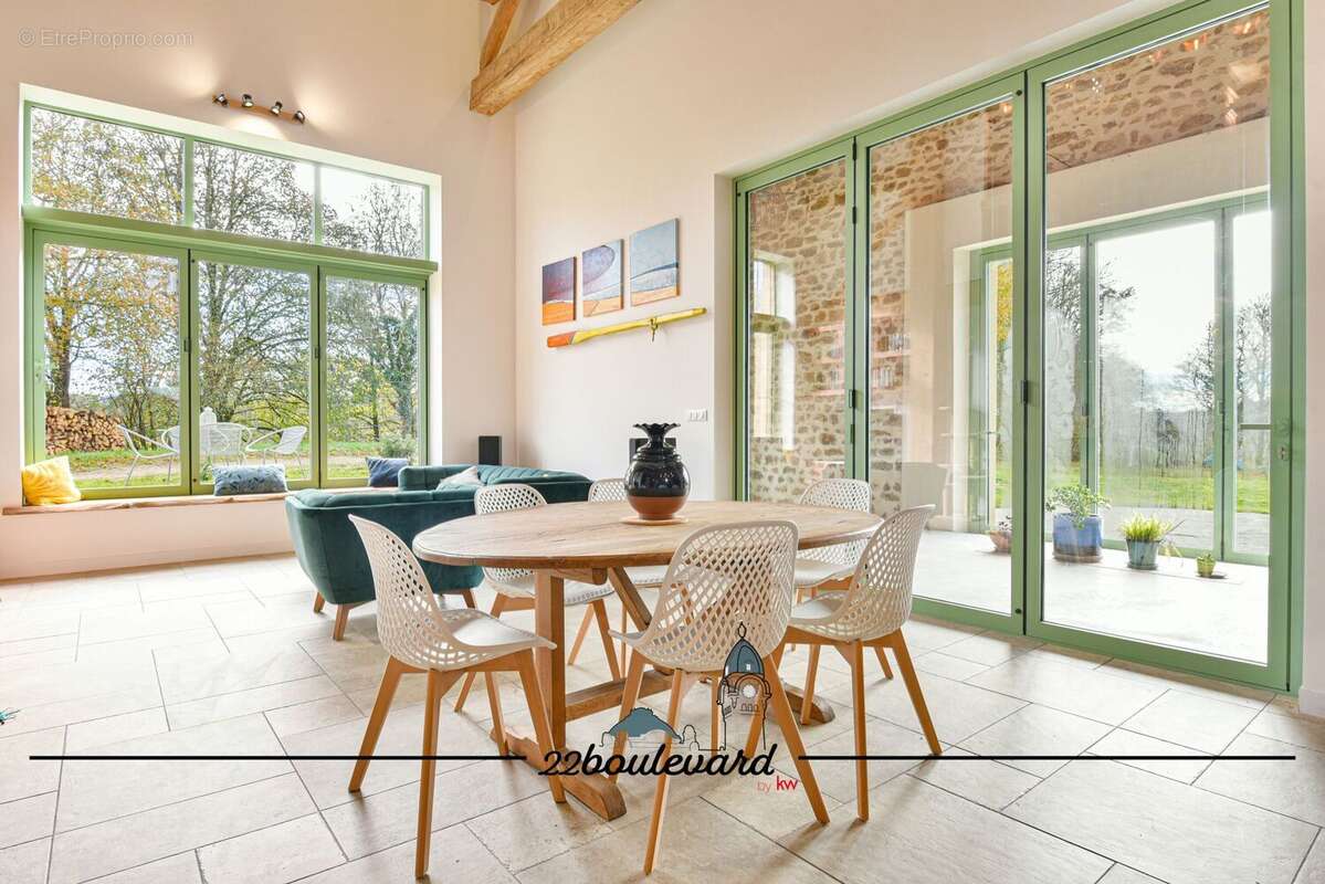 Maison à COMPREIGNAC