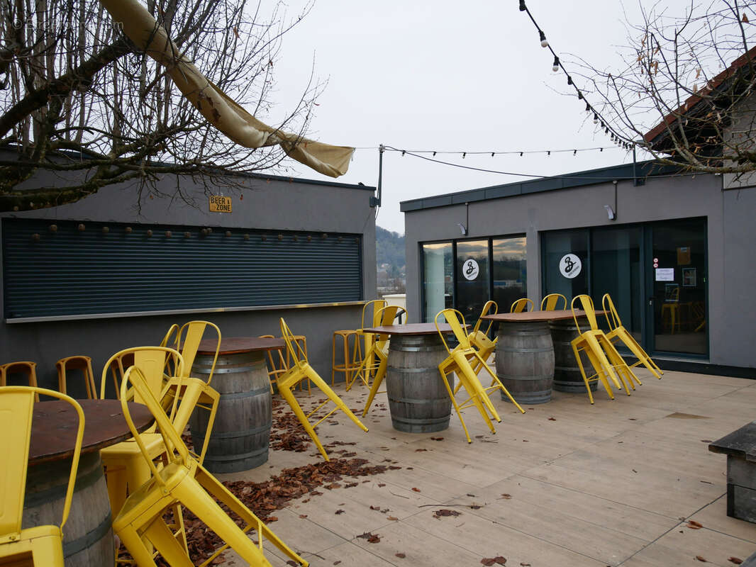 Commerce à VILLY-LE-PELLOUX