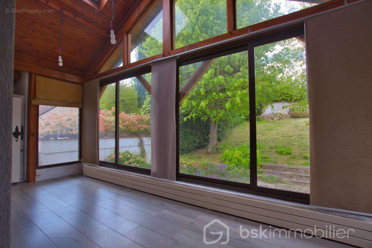 Maison à VARENNES-JARCY