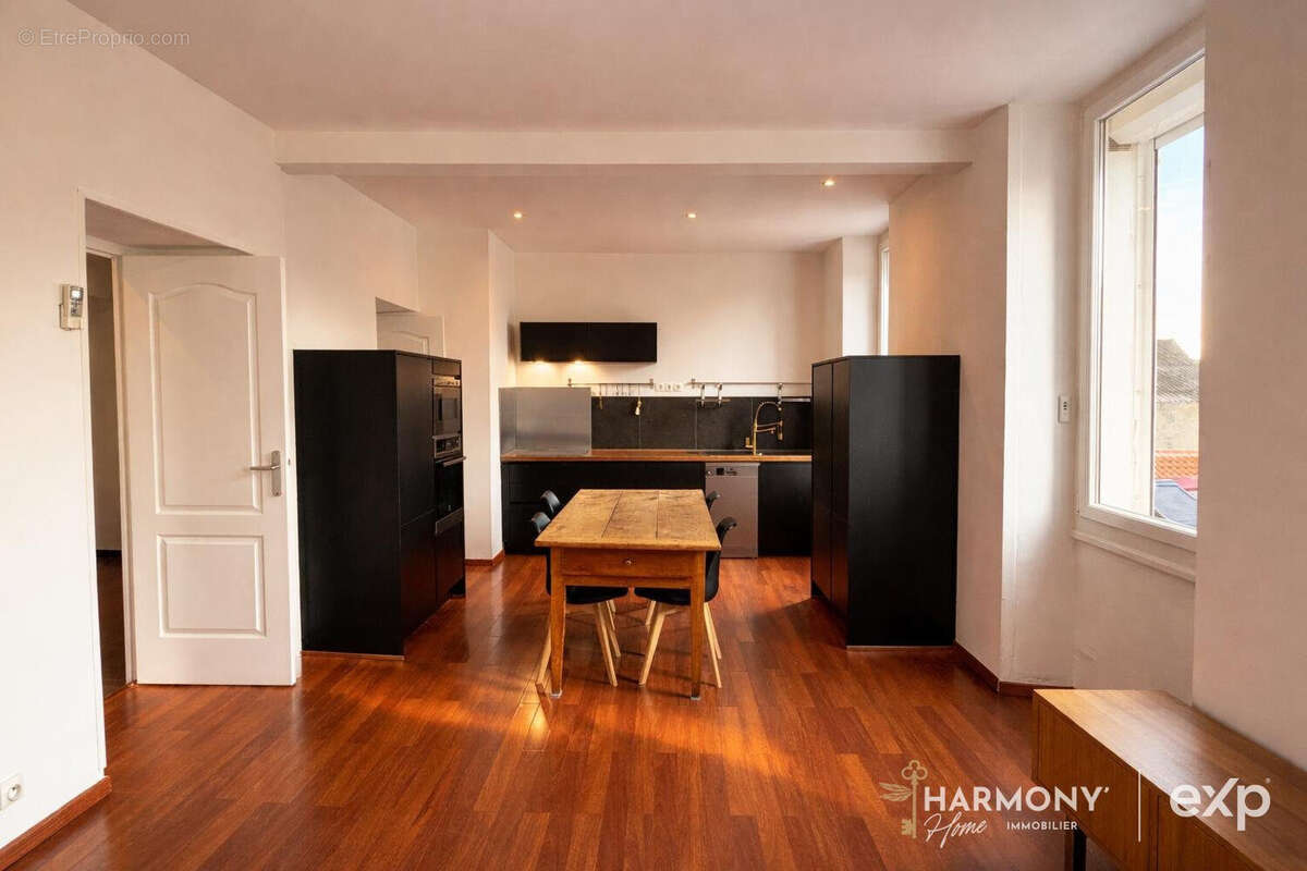 Appartement à MARSEILLE-1E