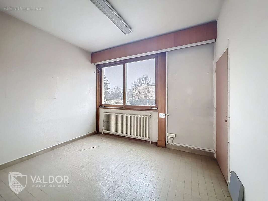 Commerce à MONTMERLE-SUR-SAONE