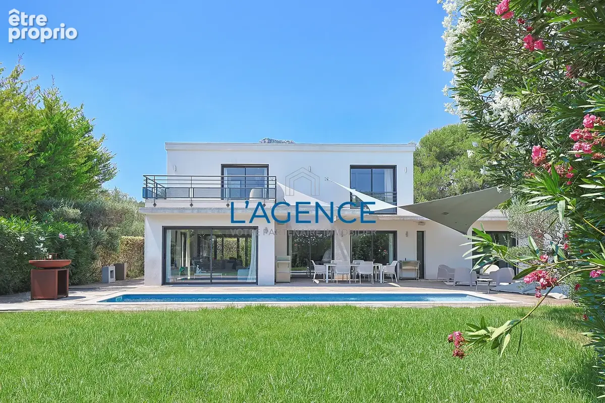 Villa d'architecte de 163 m2 exposée au Sud, avec piscine et terrain arboré, sans vis à vis - photo 17