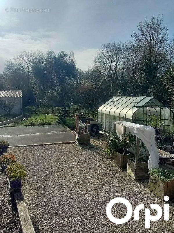 Maison à SAINT-LAURENT-DE-LA-PREE