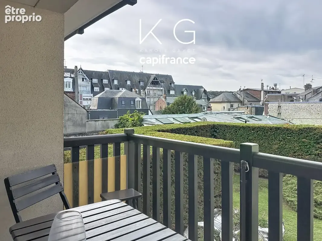 Deauville, place Morny, bel appartement T2 à vendre 33m2 au 2e étage, balcon sur jardins, cave - photo 2