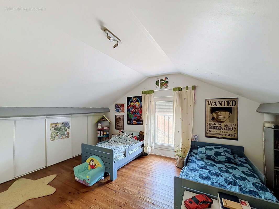 AUX PORTES D'ANGOULEME, à proximité immédiate de toutes commodités, adorable maison des années 20 entièrement - photo 9