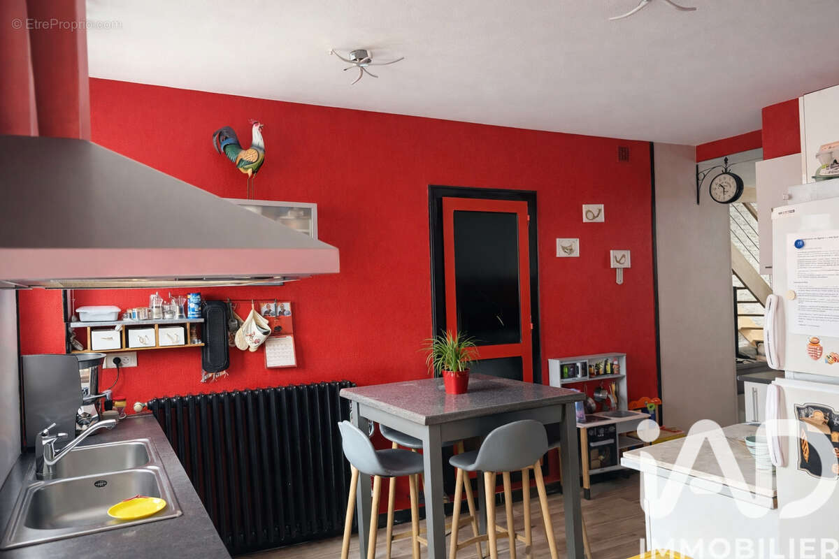 Maison 110 m² à Le Montet  - photo 5