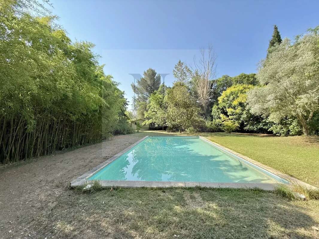 Terrain à AIX-EN-PROVENCE