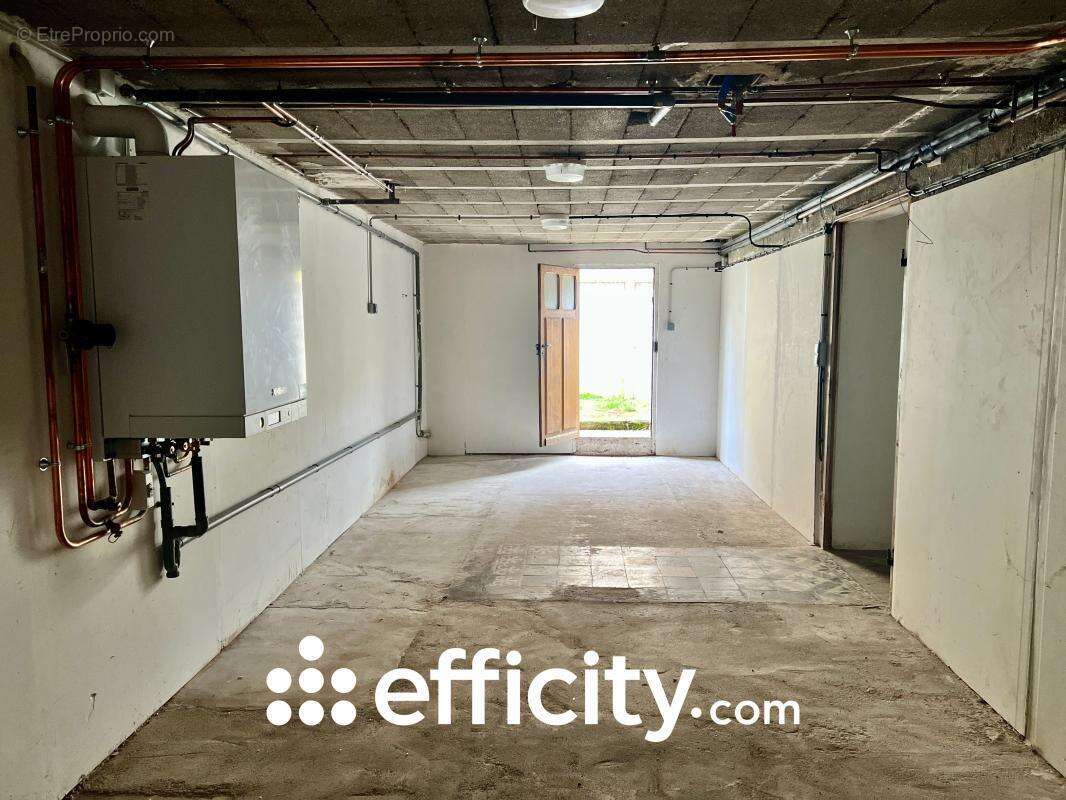 Maison 90 m² à La Riviere-De-Corps  - photo 18