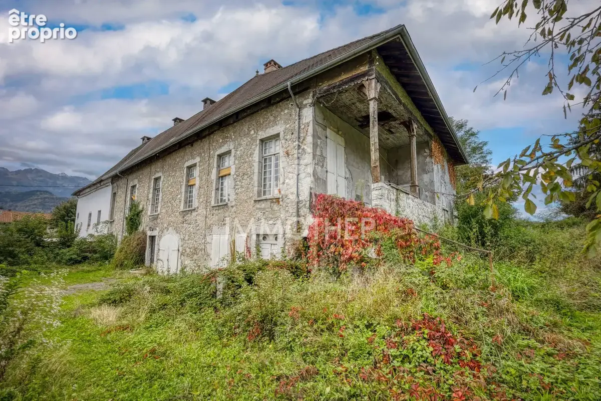 Maison 288 m² à Crolles  - photo 2