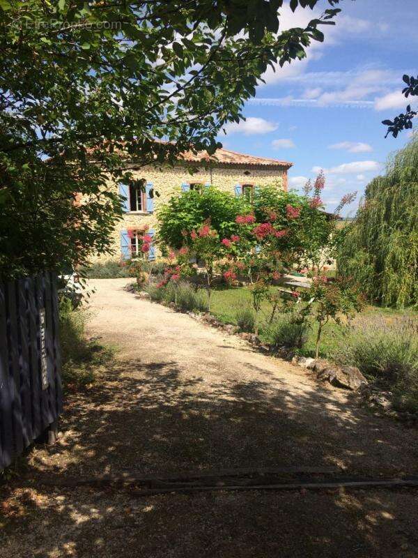 Maison à AMBAX