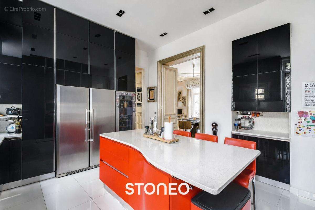 Appartement à PARIS-8E