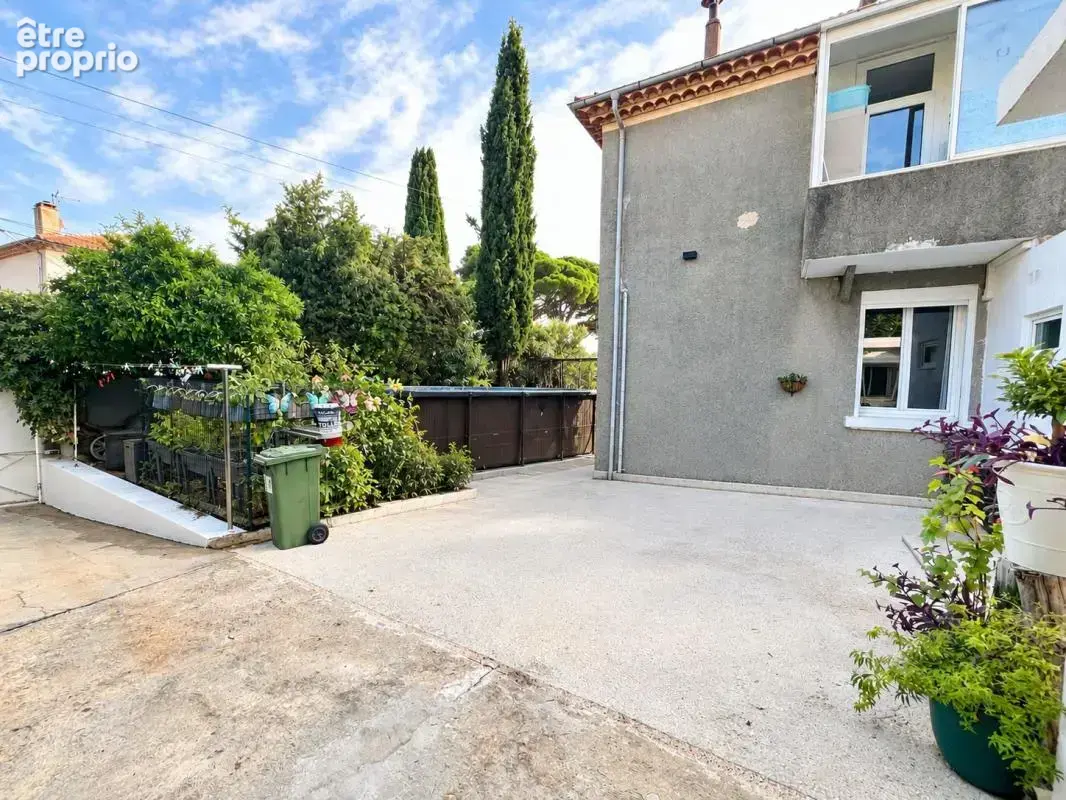 À Vendre Maison indépendante rénovée – 3 logements – Garage, piscine et stationnements – Toulon Ouest les Routes - photo 6