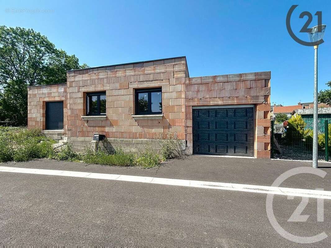 Maison à NEUFCHATEL-SUR-AISNE