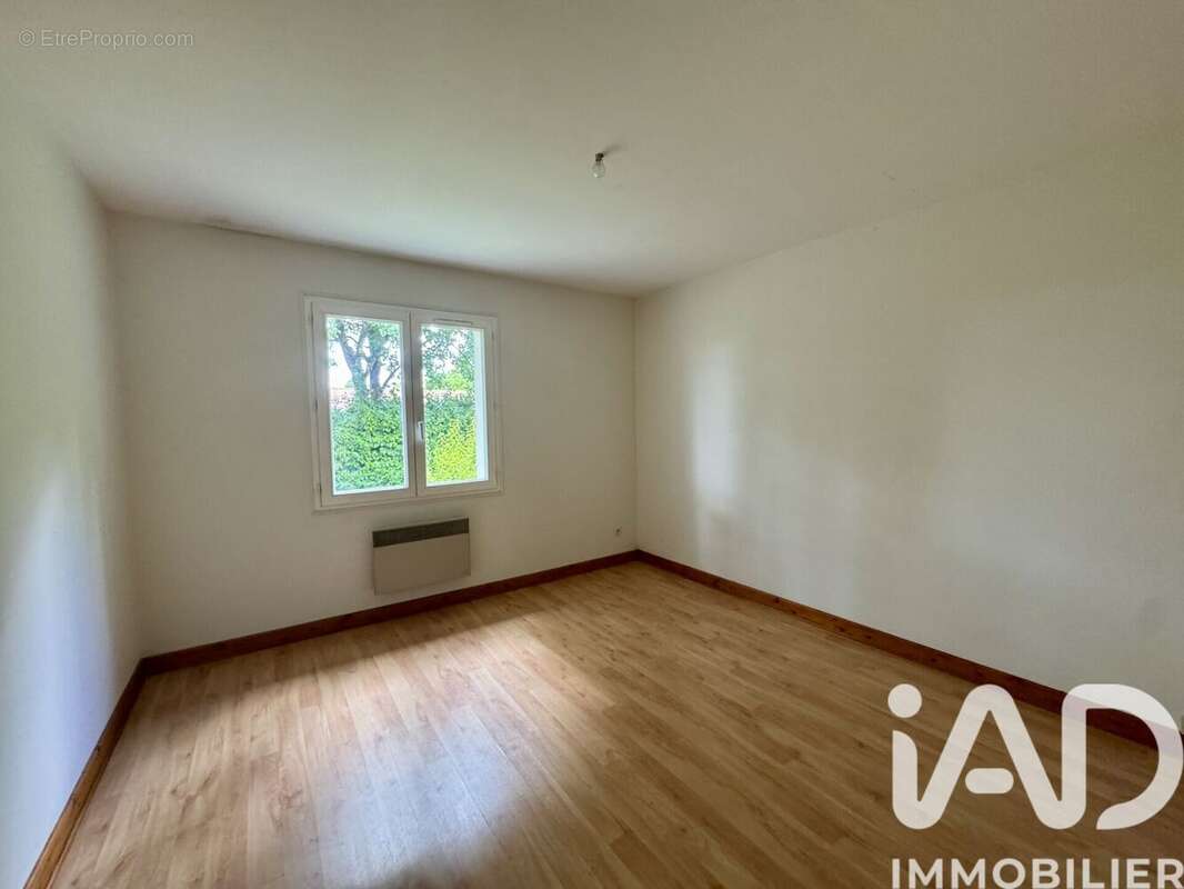 Maison 120 m² à Barbezieux-Saint-Hilaire  - photo 8