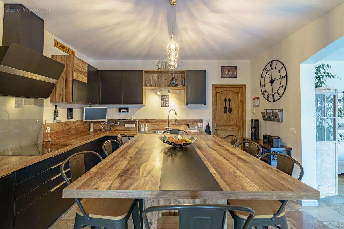 Maison à PELISSANNE