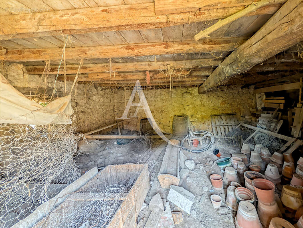 Maison et grange en pierre à rénover - photo 16