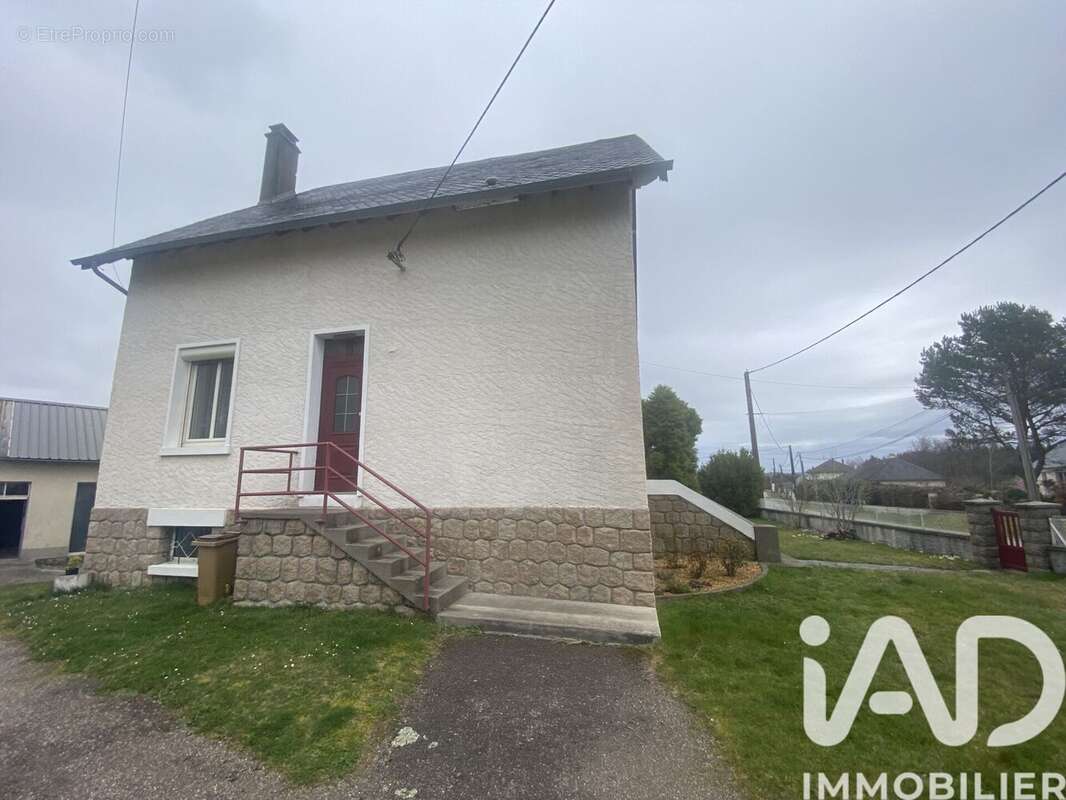 Maison 241 m² à Montaignac-Saint-Hippolyte  - photo 3