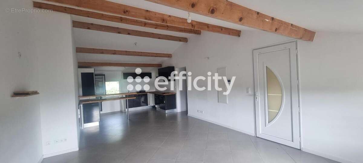 Appartement 210 m² à Ampus  - photo 3