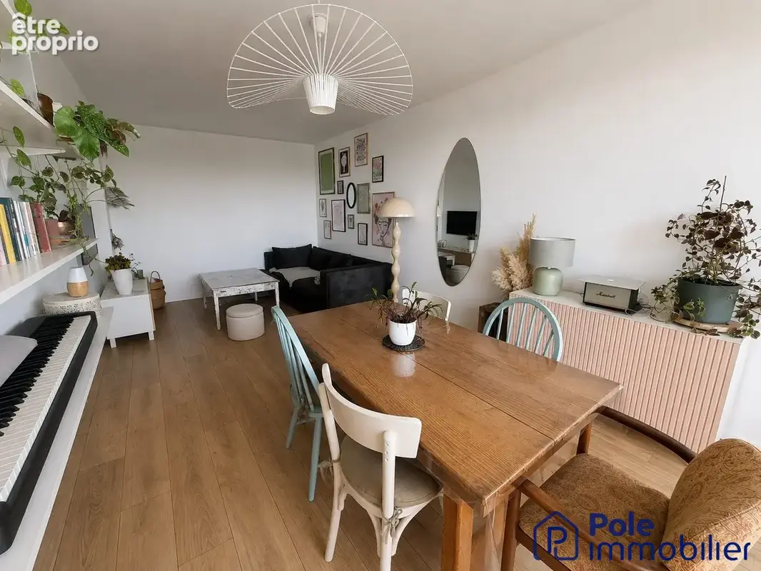 CAEN APPARTEMENT F2- Séjour-salon lumineux avec balcon 