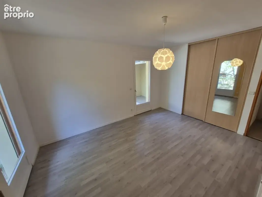 Maison d'architecte de 200 m2 édifiée sur un terrain de 1793 m2 - photo 13