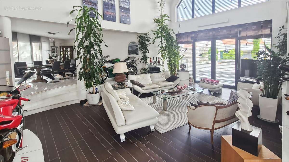Villa d'exception de 216 m²  Prestations haut de gamme  Potentiel d'agrandissement de 108 m² - photo 6