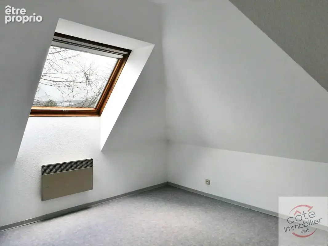 Appartement sous combles dans maison individuelle comprenant trois appartements - photo 9