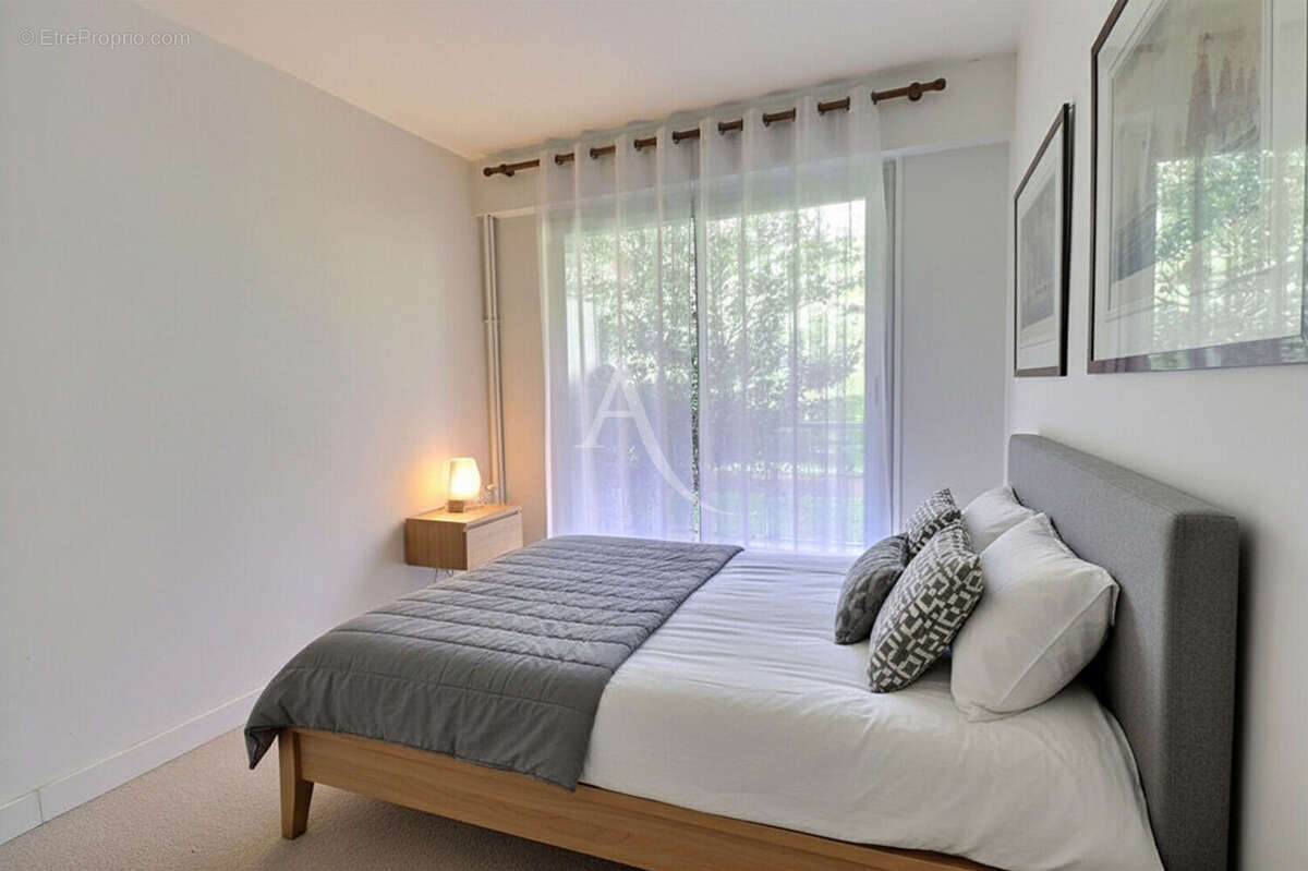 Appartement à LE MESNIL-LE-ROI