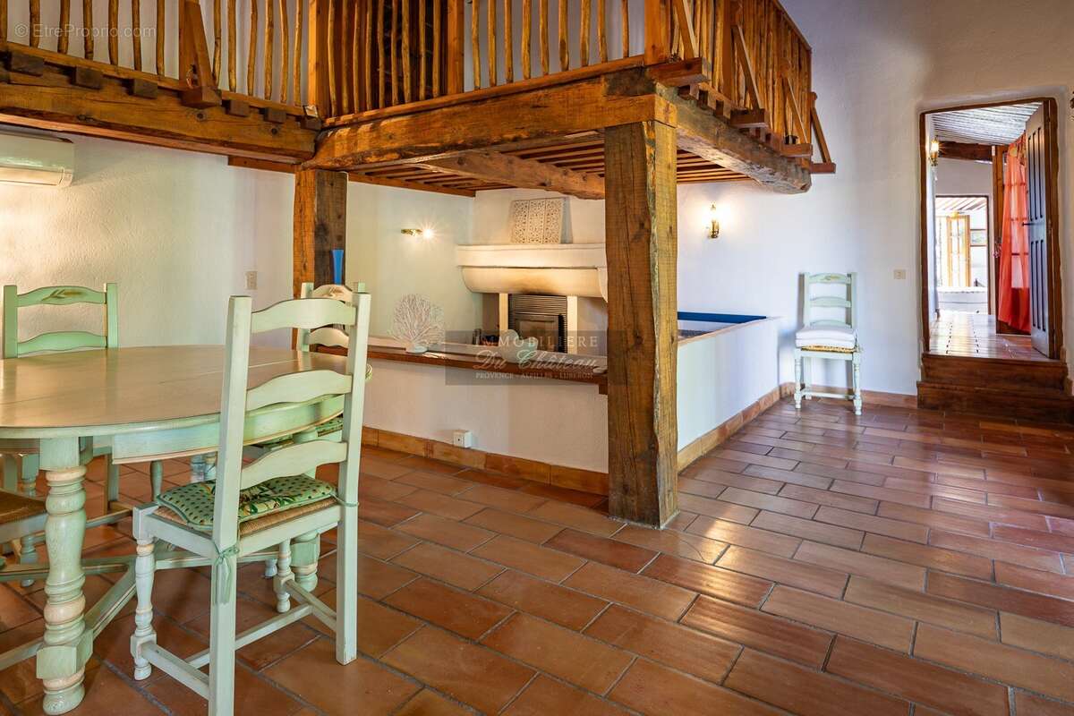 Maison à GORDES
