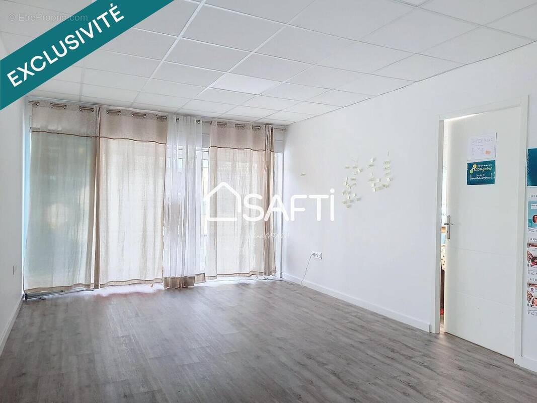 Photo 1 - Commerce à SAINT-LAURENT-DU-PONT