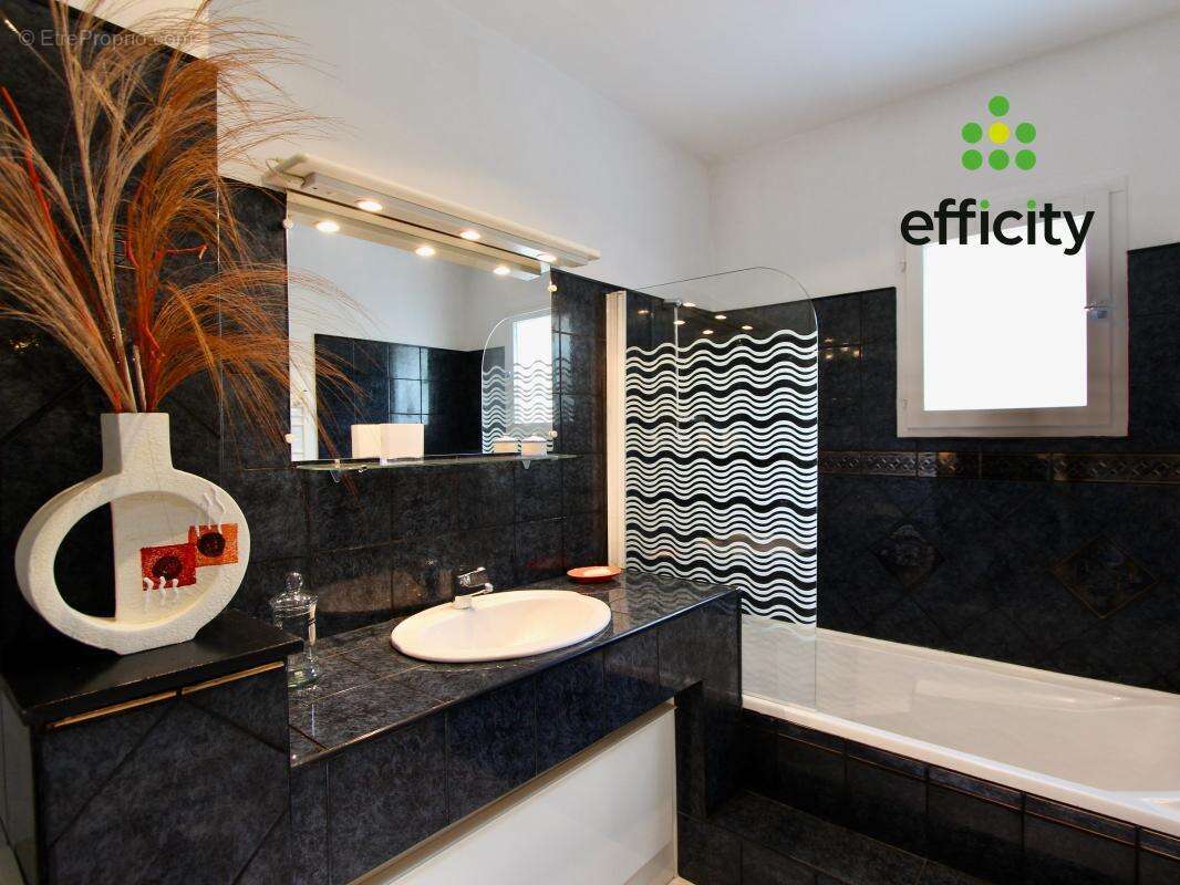 Maison à SAINT-MATHIEU-DE-TREVIERS