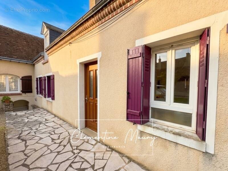 Maison à AZE