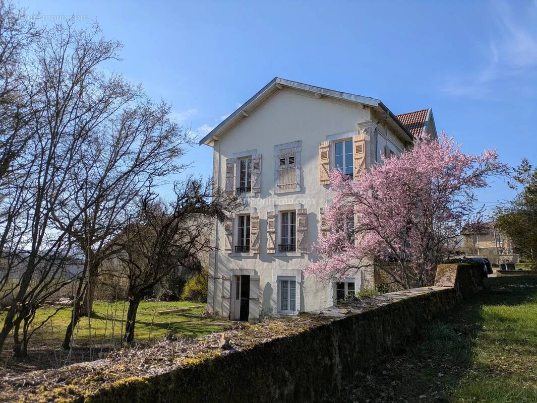 Maison à NEUFCHATEAU