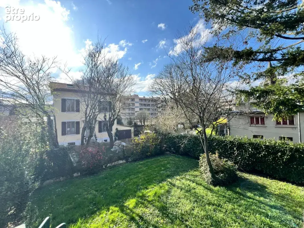 Maison familiale 9 pièces sur une parcelle de terrain de 805 m2 - photo 3