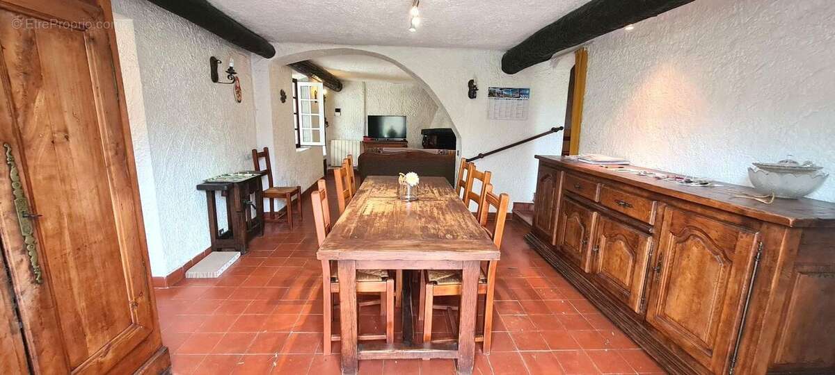 Maison à CUGES-LES-PINS