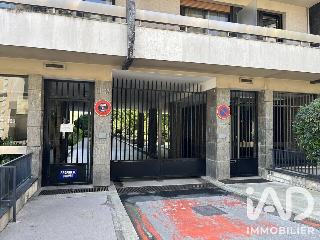Photo 1 - Parking à PARIS-16E