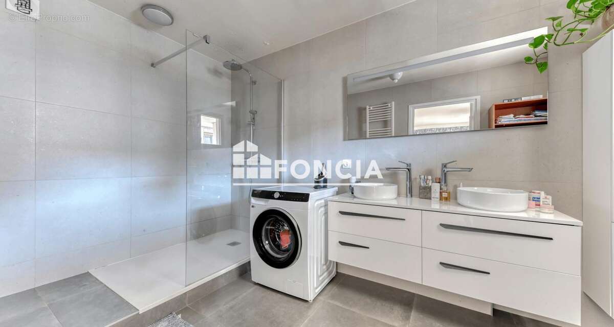 Villeurbanne gratte-ciel – duplex 147m² – dernier étage – terrasse & vue dégagée - photo 9