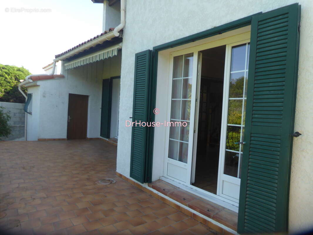 Maison 115 m² à Saint-Mitre-Les-Remparts  - photo 16