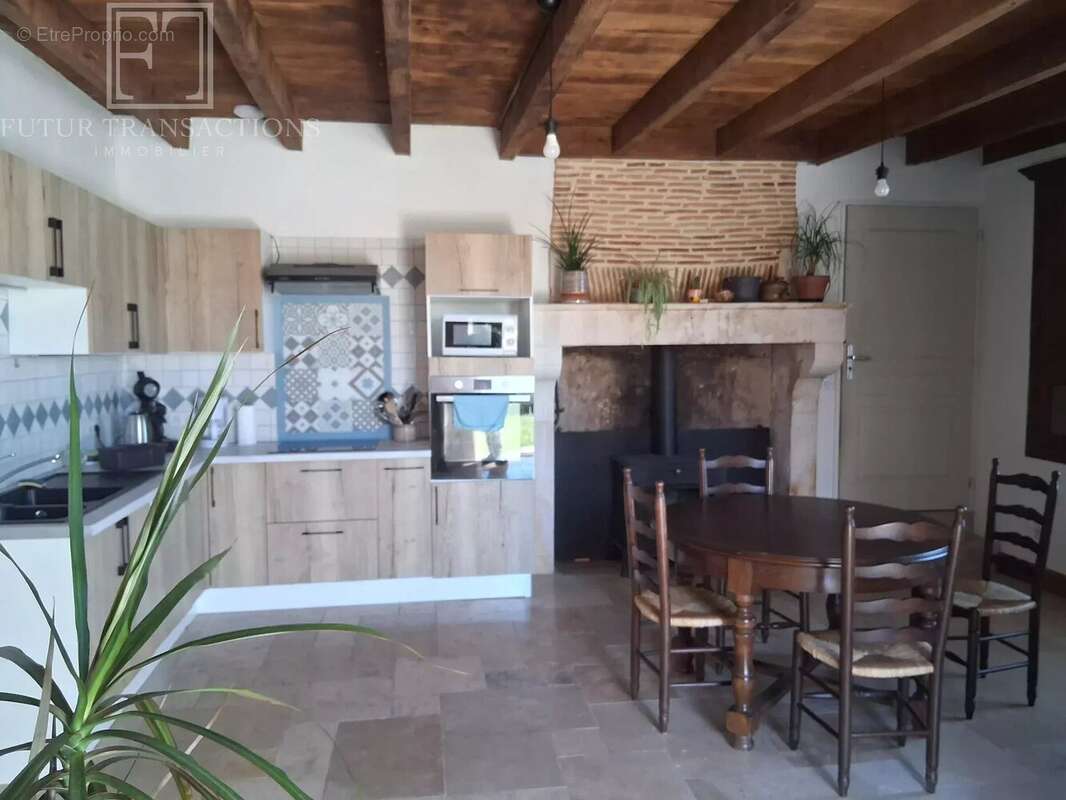 Maison à VARAIGNES