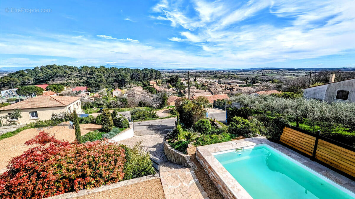 Maison à LAUDUN-L&#039;ARDOISE
