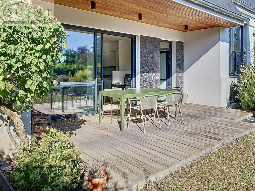 Maison familiale de 6 chambres avec jardin paysagé et piscin - photo 3