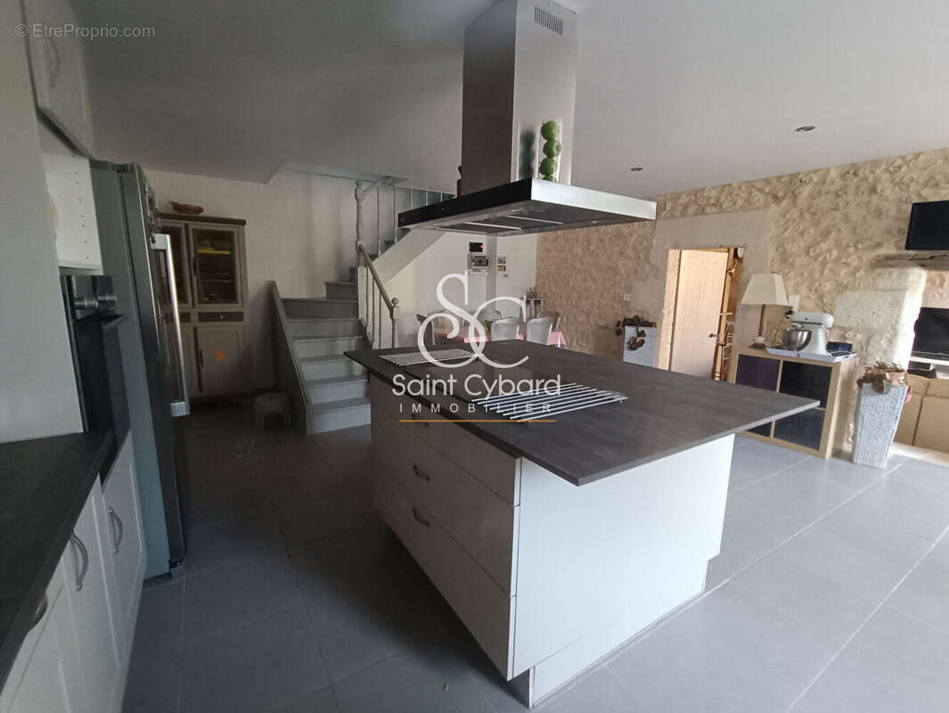 Maison à ROULLET-SAINT-ESTEPHE