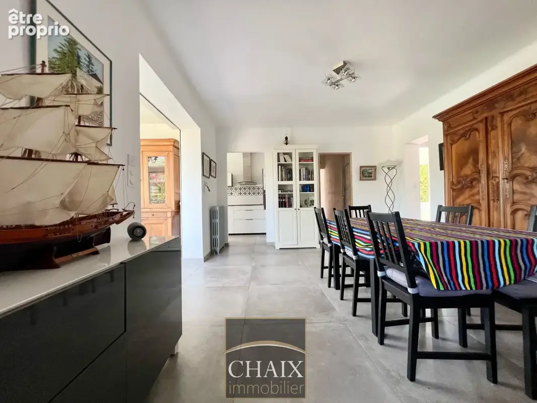 83640 SAINT ZACHARIE - Villa type 6 avce piscine vue collines - photo 6