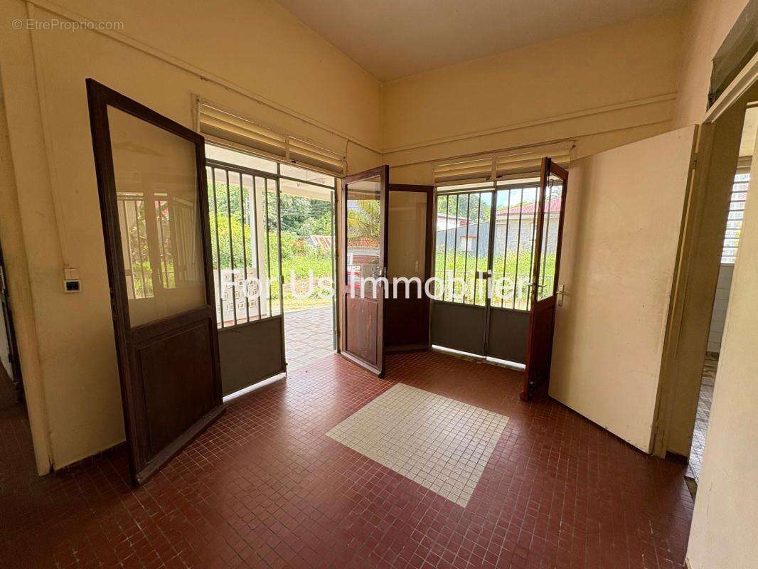 Maison à LES ABYMES