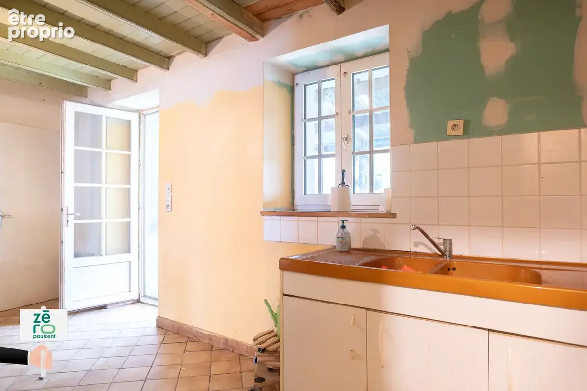 Maison à rénover au Champ-Saint-Père   Centre-bourg, jardin clos de murs, dépendance et potentiel de 2 chambre - photo 9